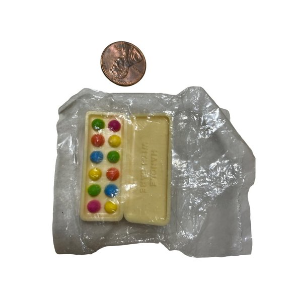 Hallmark Cards Egg Carton of Easter Eggs Plastic Pin 1981 - Picture 7 of 8